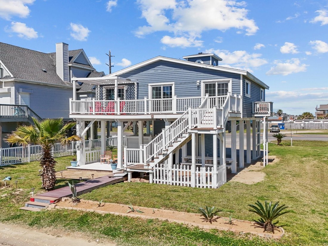 House in Galveston, Texas, United States 2 - 17210682