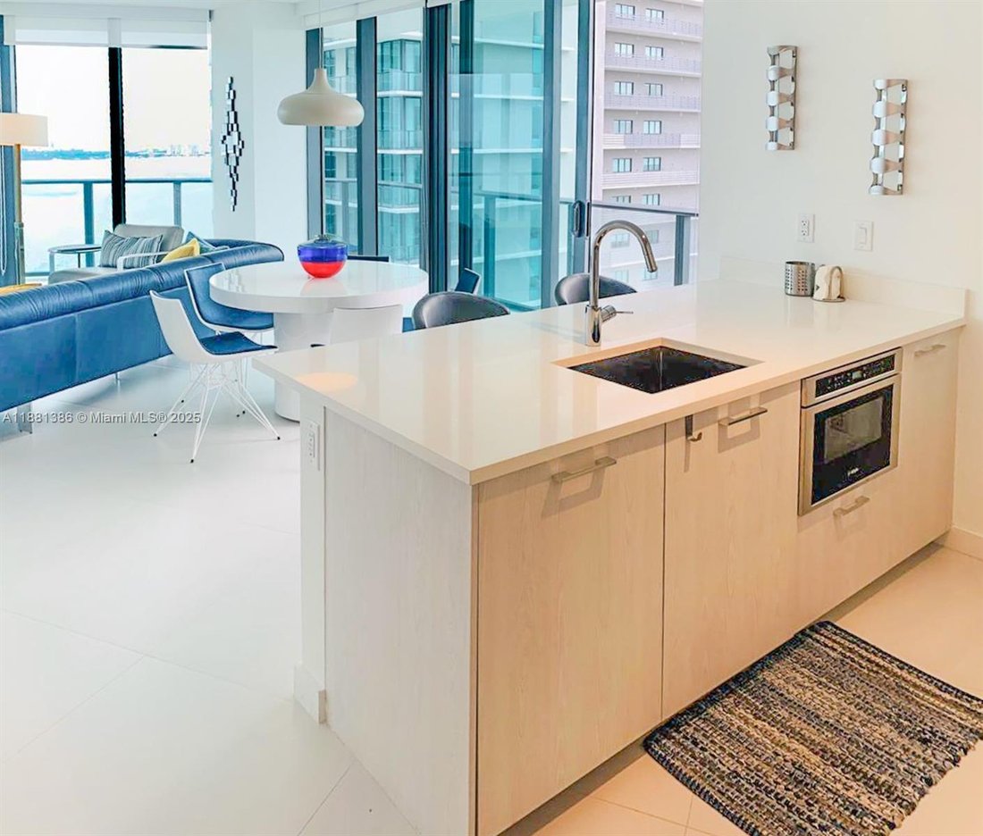 Condo in Miami, Florida, United States 4 - 17202936