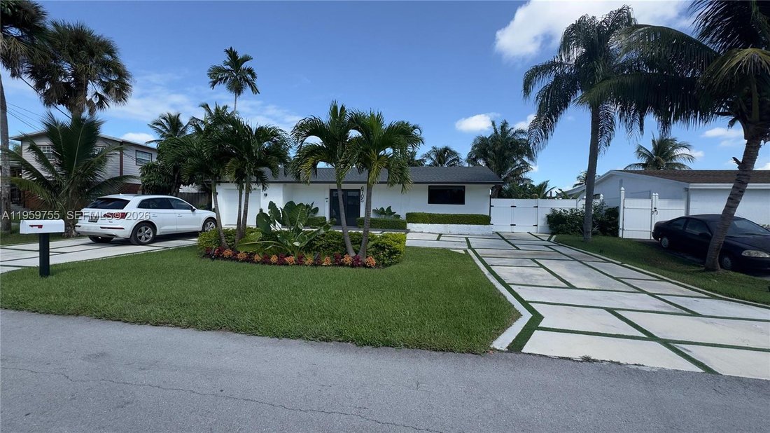 House in Miramar, Florida, United States 5 - 17202689