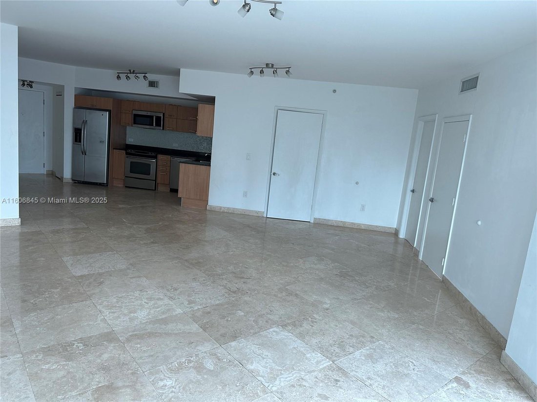 Condo in Miami, Florida, United States 5 - 17203593