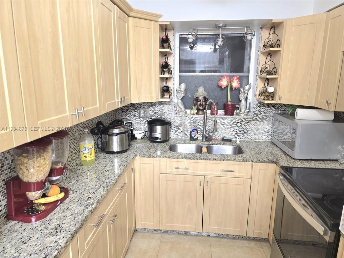House in Miami, Florida, United States 5 - 17203071