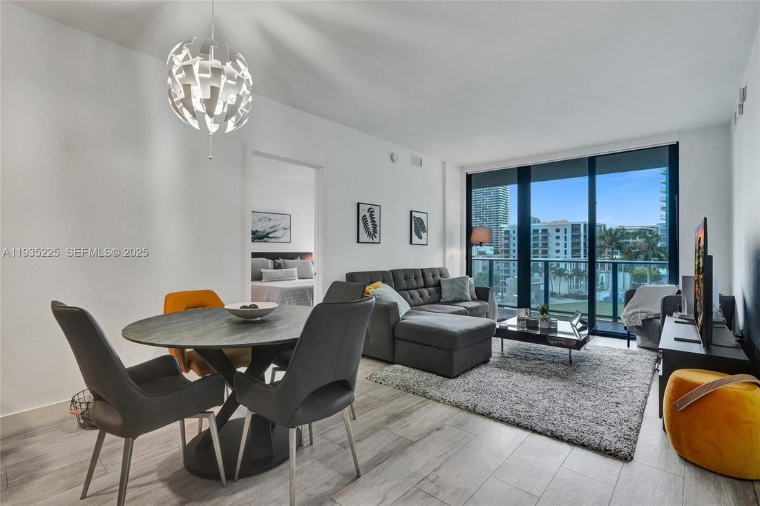 Condo in Miami, Florida, United States 1 - 17202409