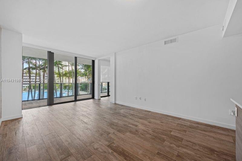 Condo in Miami, Florida, United States 5 - 17203193