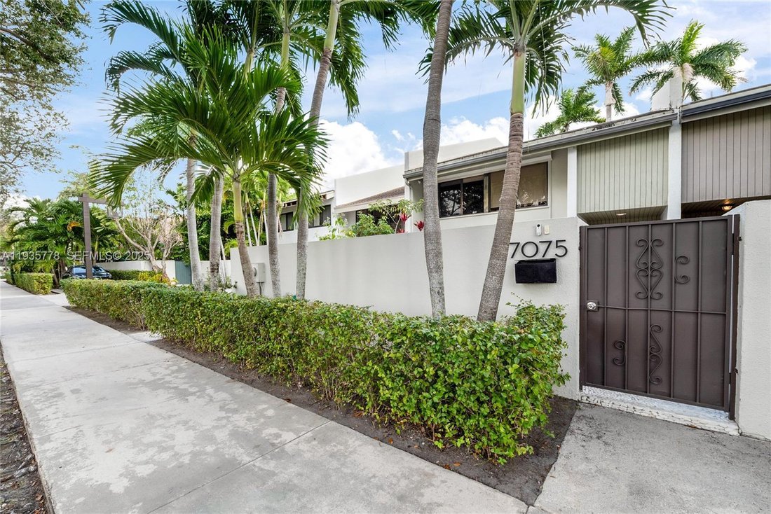 Townhouse in Miami, Florida, United States 1 - 17202825
