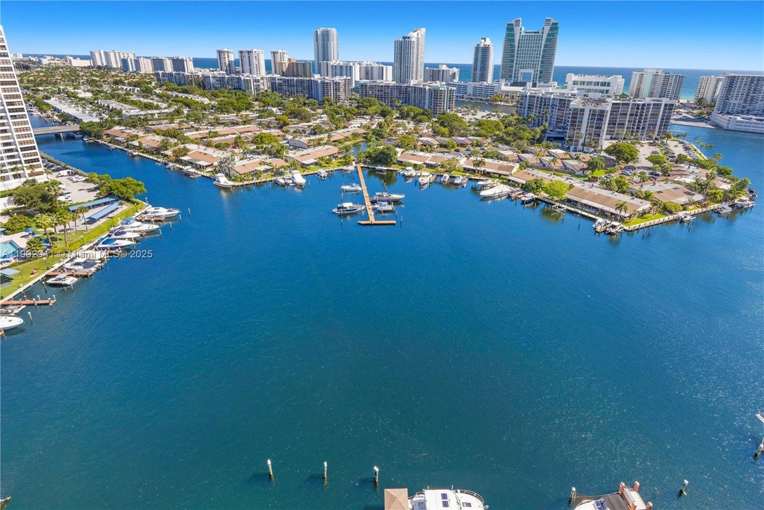Condo in Hallandale Beach, Florida, United States 2 - 17204605