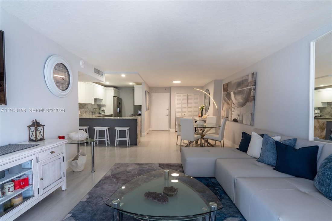 Condo in Miami Beach, Florida, United States 5 - 17202303