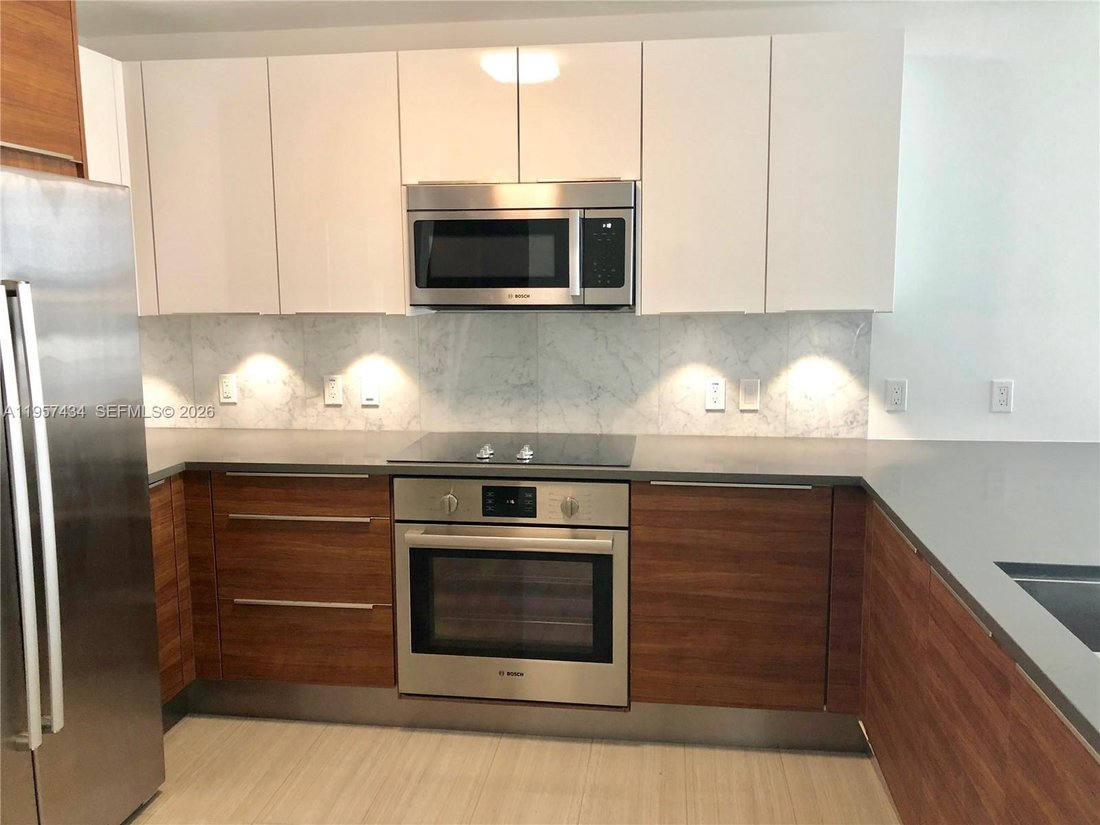 Condo in Miami, Florida, United States 4 - 17204851