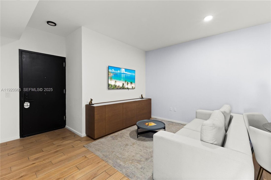 Condo in Miami, Florida, United States 5 - 17205291