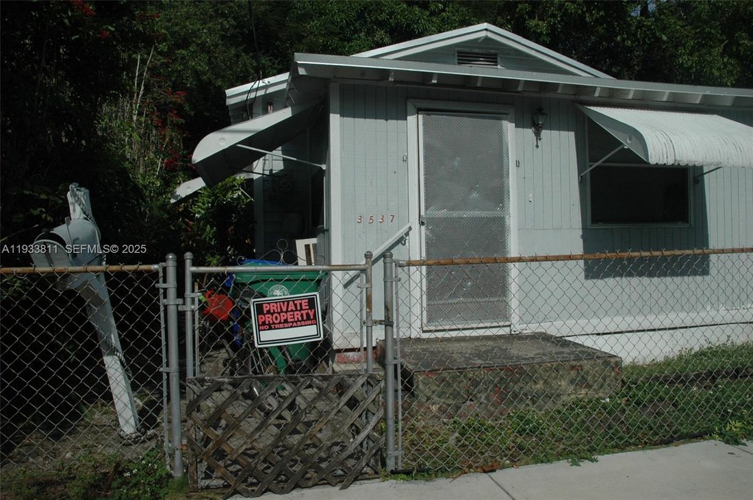 House in Miami, Florida, United States 1 - 17203000