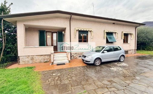 Villa in Strettoia-Capezzano-Valdicastello, Pietrasanta, Tuscany 1