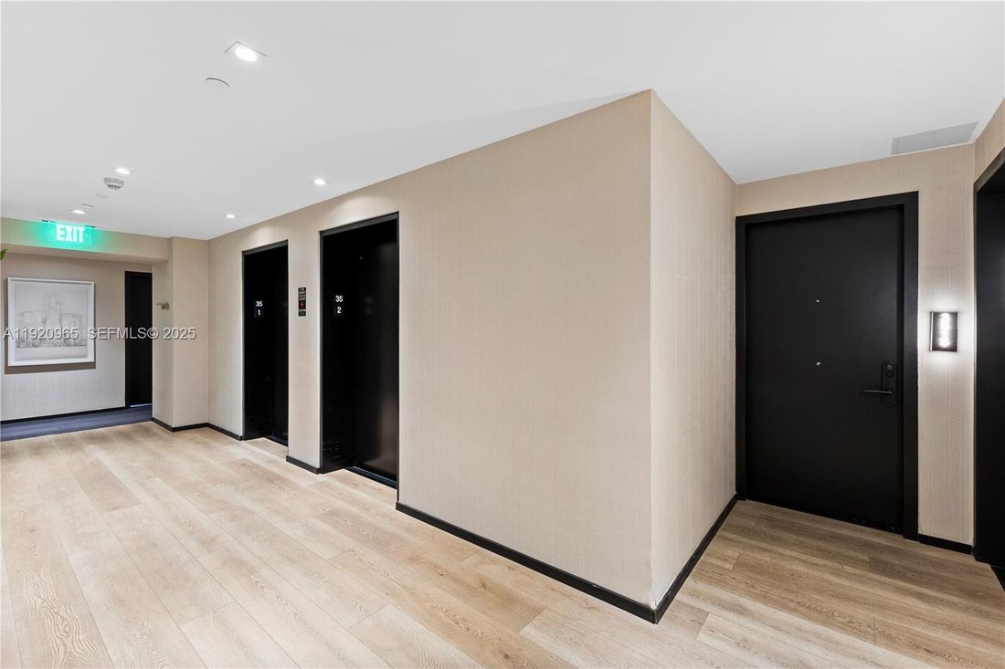 Condo in Miami, Florida, United States 2 - 17205291