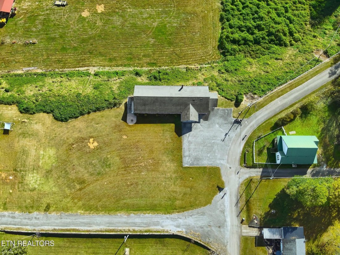 House in Tellico Plains, Tennessee, United States 2 - 17199856