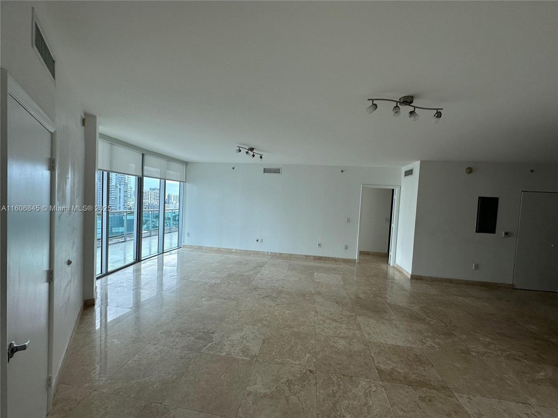 Condo in Miami, Florida, United States 3 - 17203593