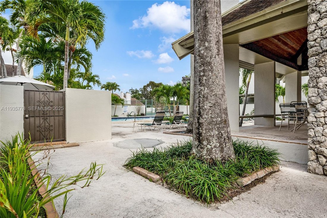 Townhouse in Miami, Florida, United States 3 - 17202825