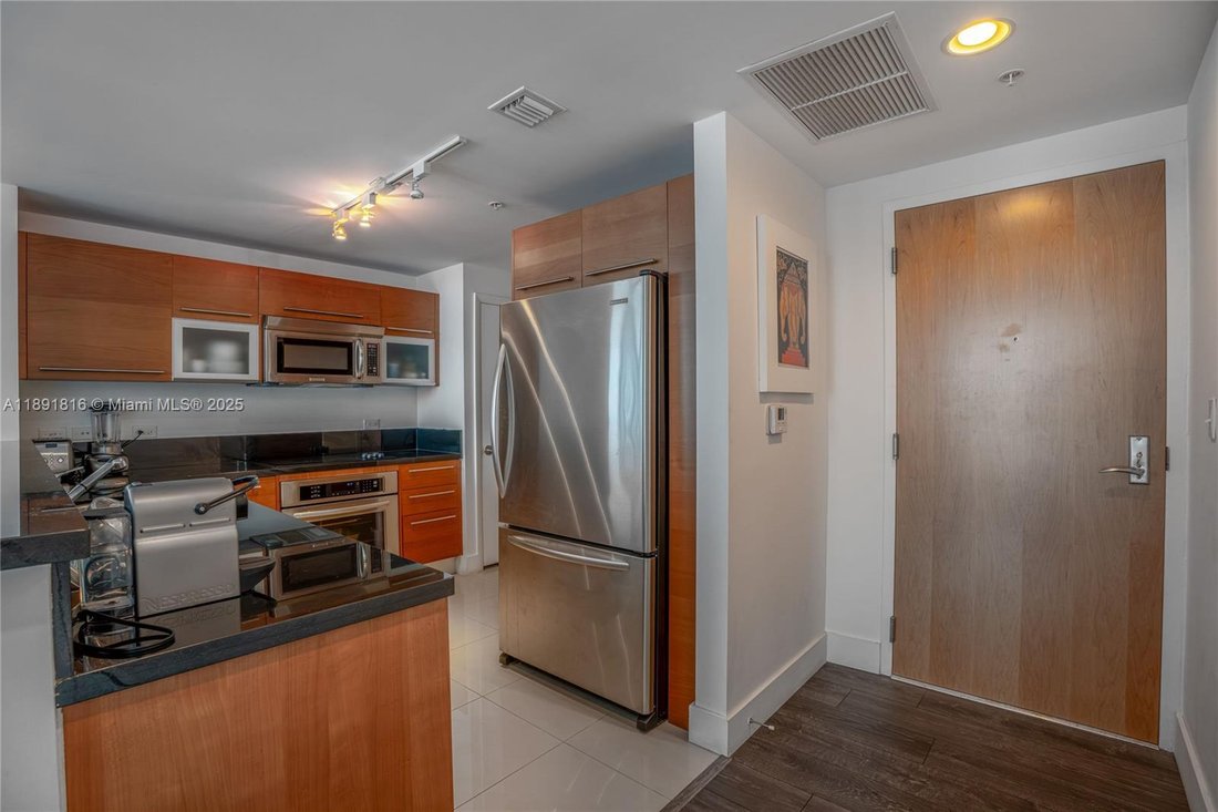 Condo in Miami, Florida, United States 5 - 17205283