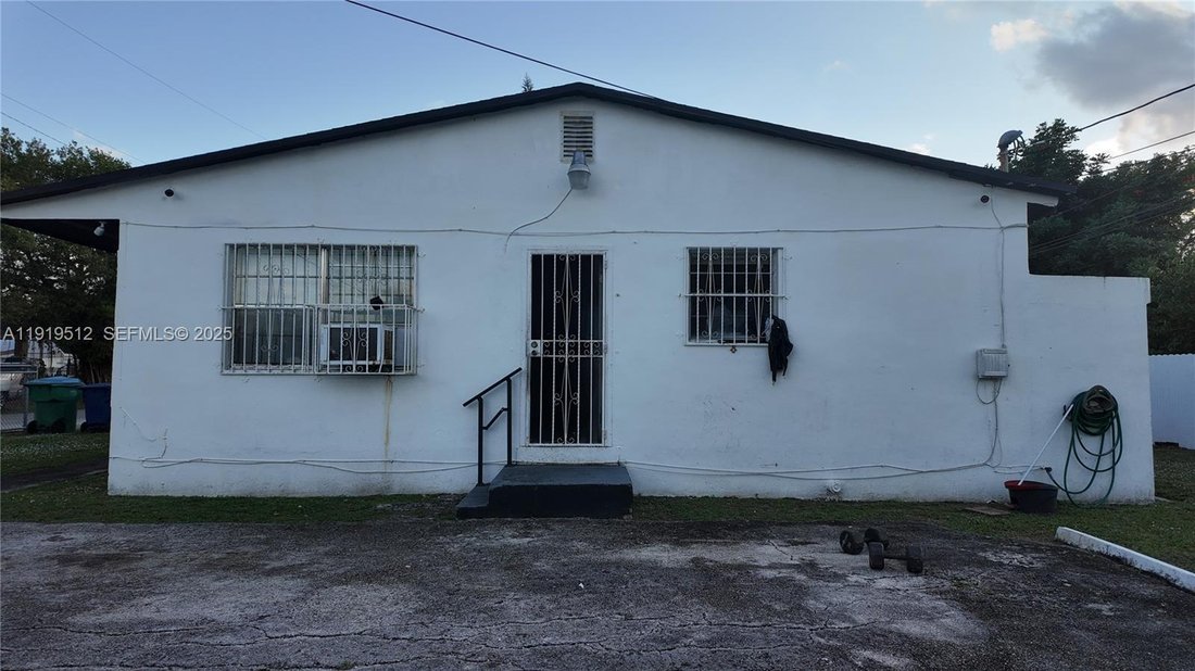 Miami, Florida, United States 4 - 17203258