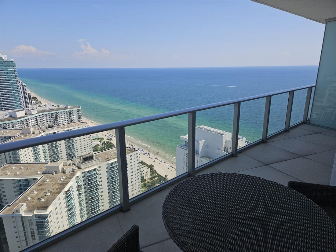 Condo in Hallandale Beach, Florida, United States 2 - 17205074