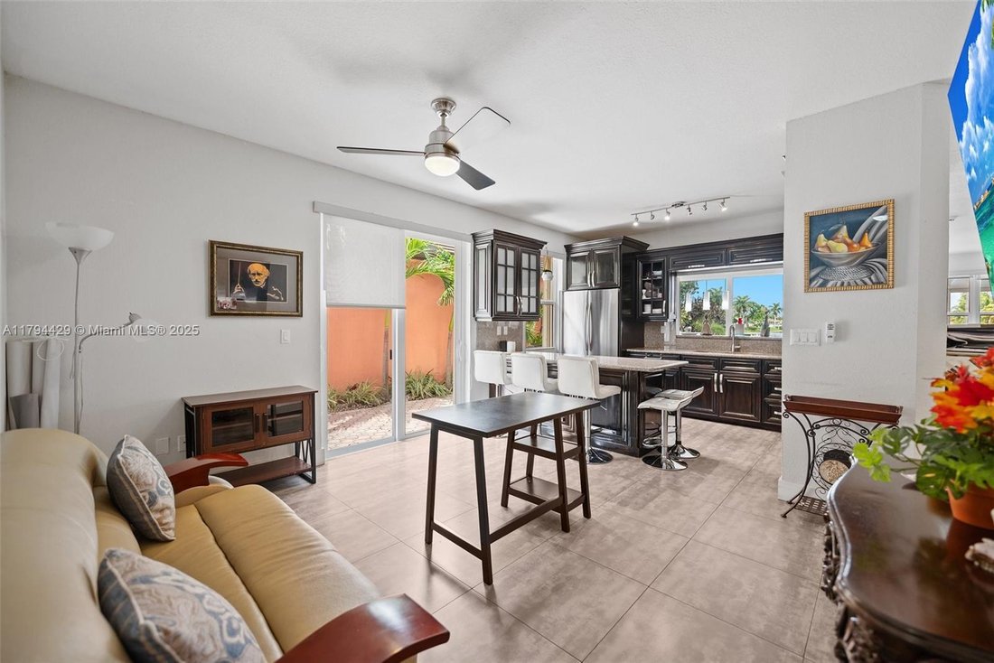 House in Miami, Florida, United States 3 - 17202072