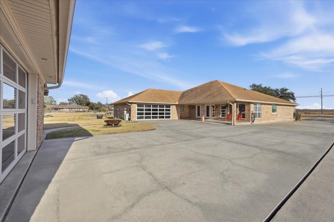 House in Bridge City, Texas, United States 4 - 17210447