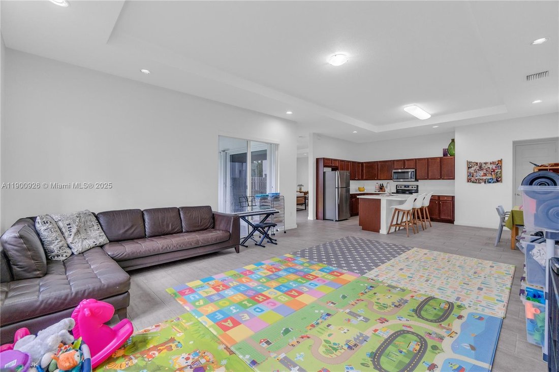 House in Miami, Florida, United States 3 - 17203324