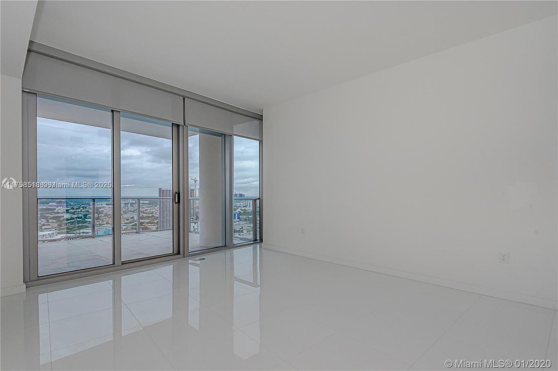 Condo in Miami, Florida, United States 3 - 17205458