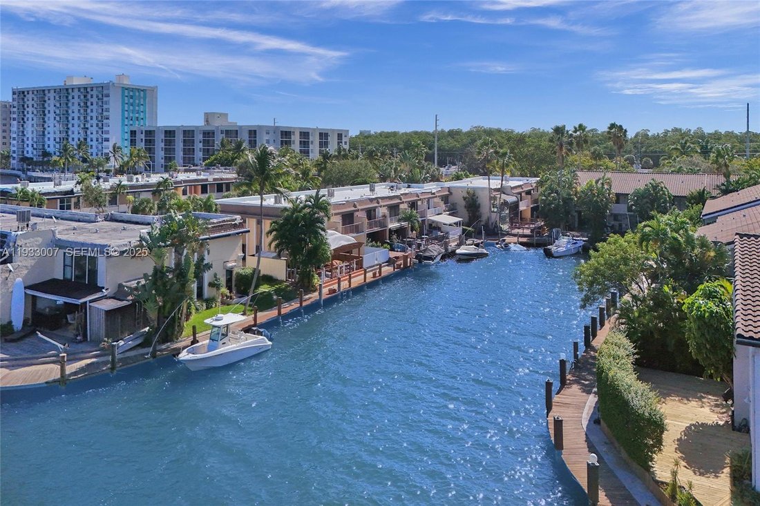 Townhouse in Golden Beach, Florida, United States 2 - 17202597