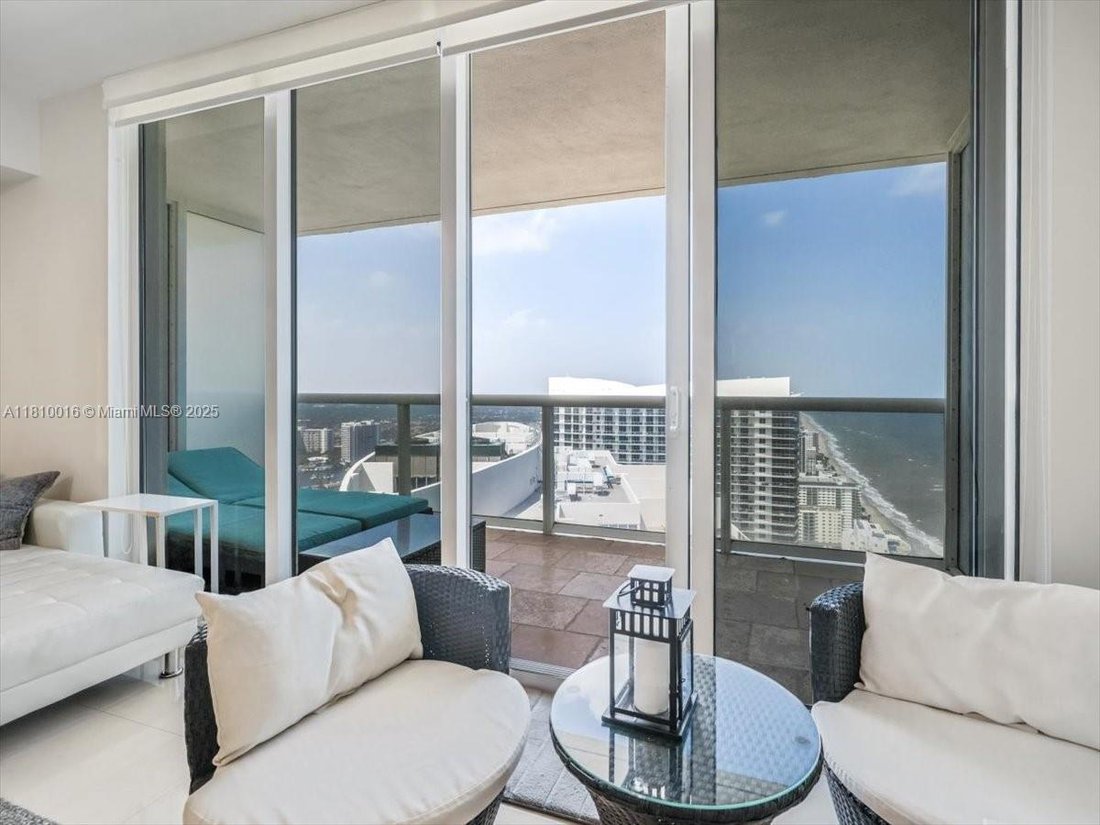 Condo in Hallandale Beach, Florida, United States 3 - 17202112