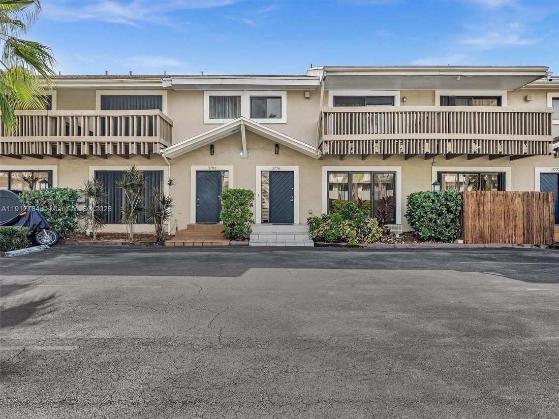 Townhouse in Golden Beach, Florida, United States 2 - 17202646