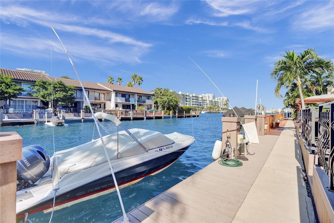 Townhouse in Golden Beach, Florida, United States 1 - 17202597