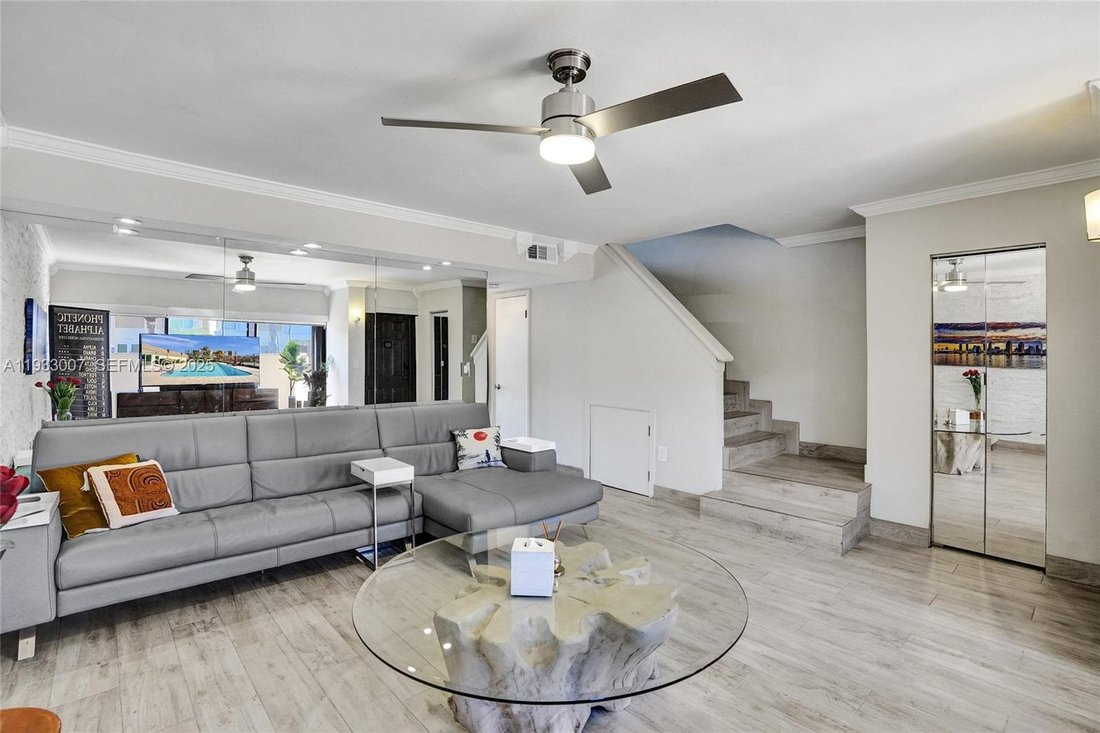 Townhouse in Golden Beach, Florida, United States 4 - 17202597