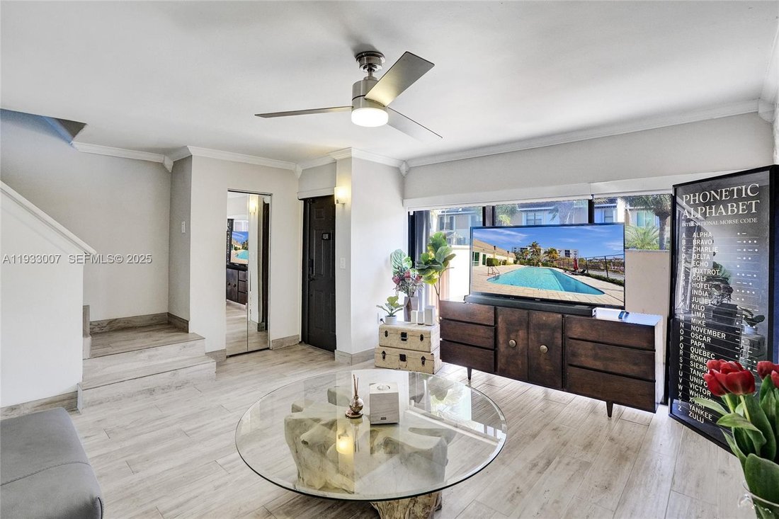Townhouse in Golden Beach, Florida, United States 5 - 17202597