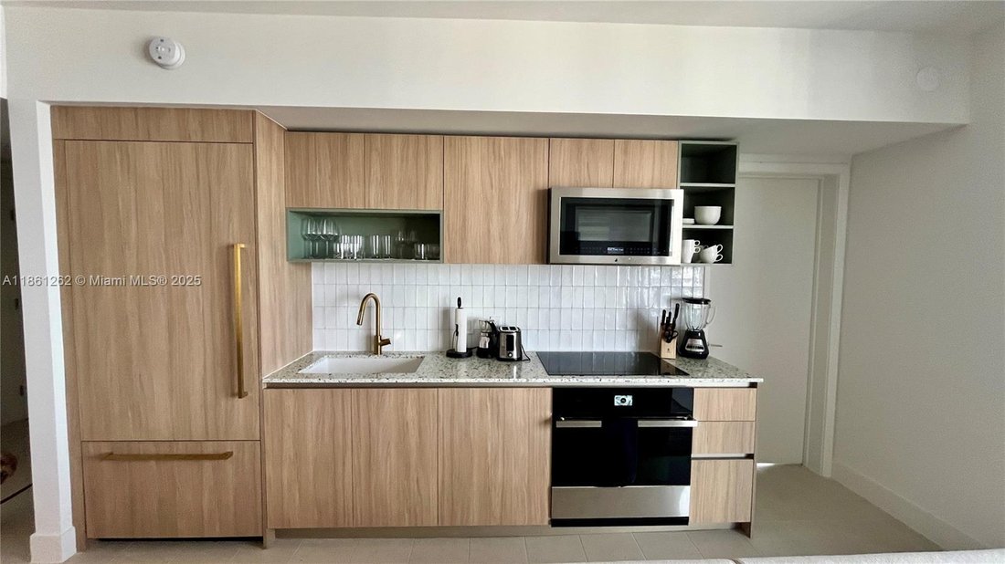 Condo in Miami, Florida, United States 4 - 17205646
