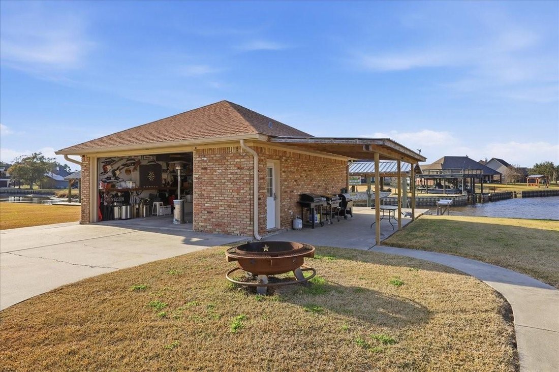 House in Bridge City, Texas, United States 5 - 17210447