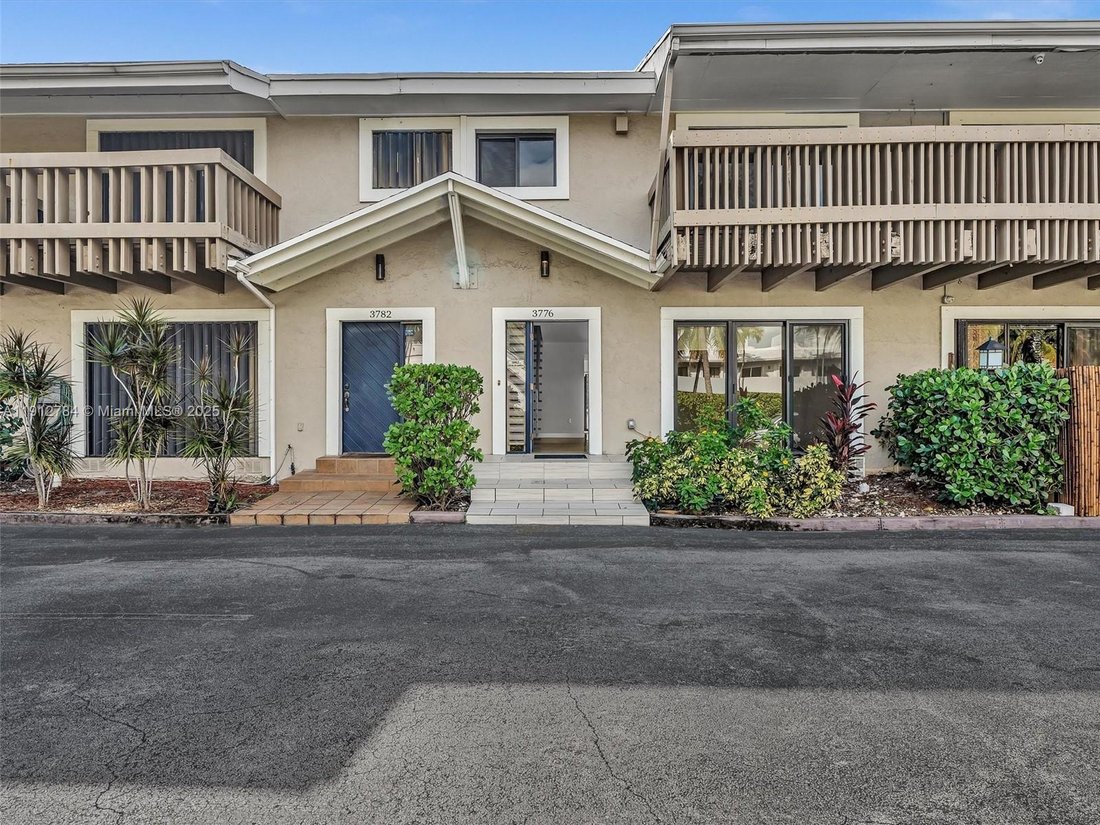 Townhouse in Golden Beach, Florida, United States 3 - 17202646