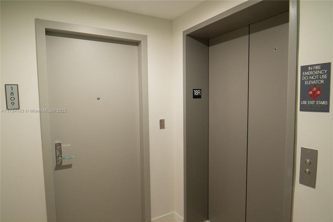 Condo in Miami, Florida, United States 5 - 17202387