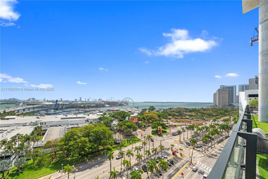 Condo in Miami, Florida, United States 3 - 17205277