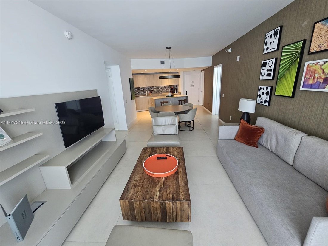Condo in Hallandale Beach, Florida, United States 5 - 17205074