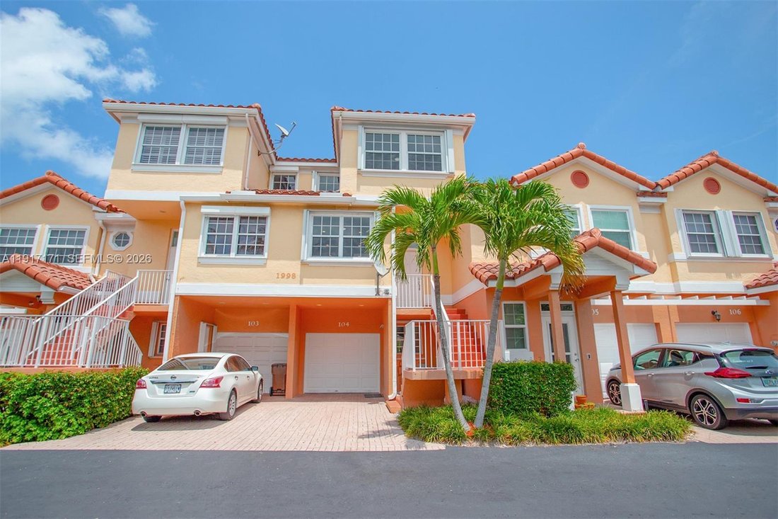 Townhouse in Deerfield Beach, Florida, United States 1 - 17202120