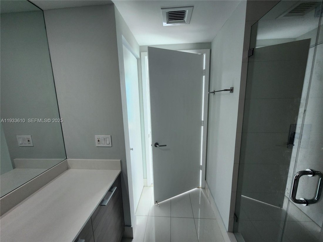 Condo in Miami, Florida, United States 5 - 17206885
