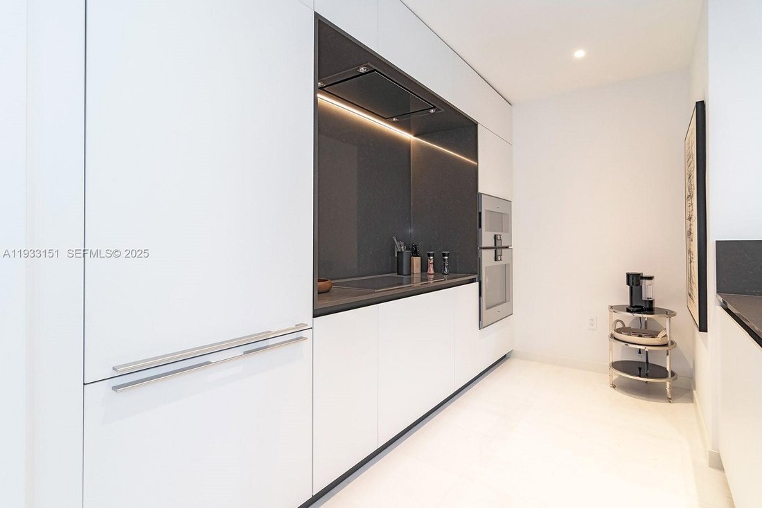 Condo in Miami, Florida, United States 5 - 17205316