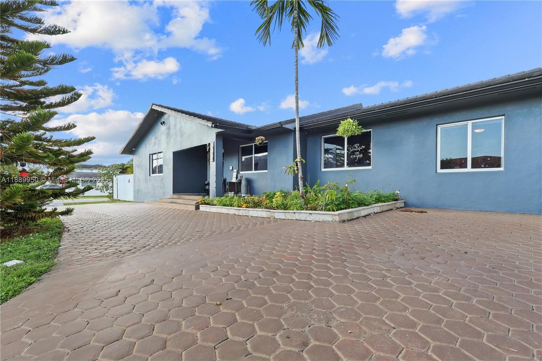 House in Doral, Florida, United States 1 - 17208561