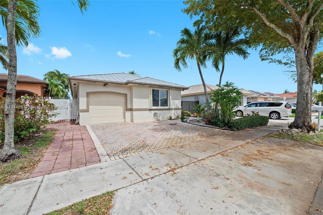 House in Miami, Florida, United States 1 - 17202072