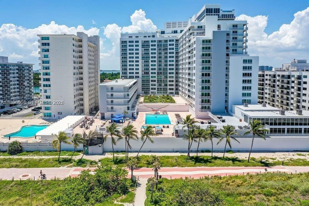 Condo in Miami Beach, Florida, United States 5 - 17202861