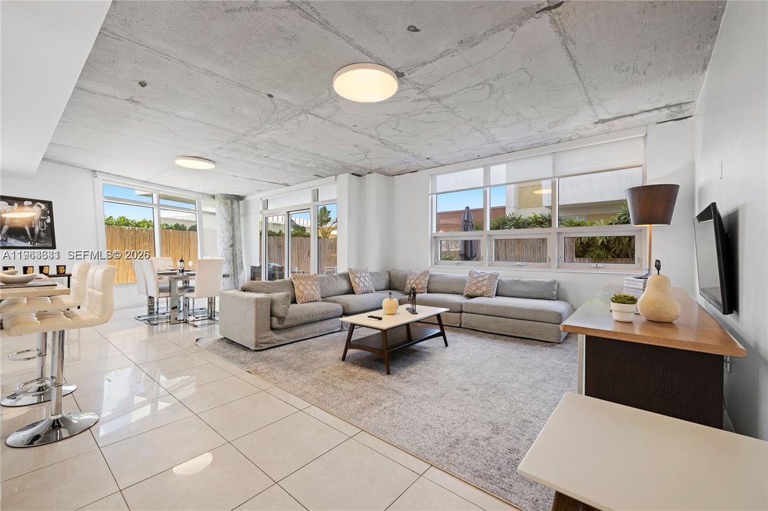 Condo in Miami, Florida, United States 2 - 17203066