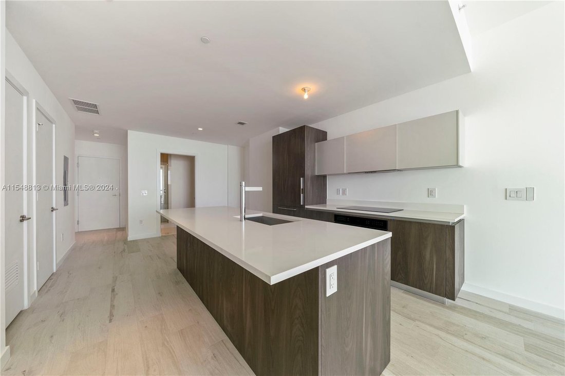 Condo in Miami, Florida, United States 5 - 17204304
