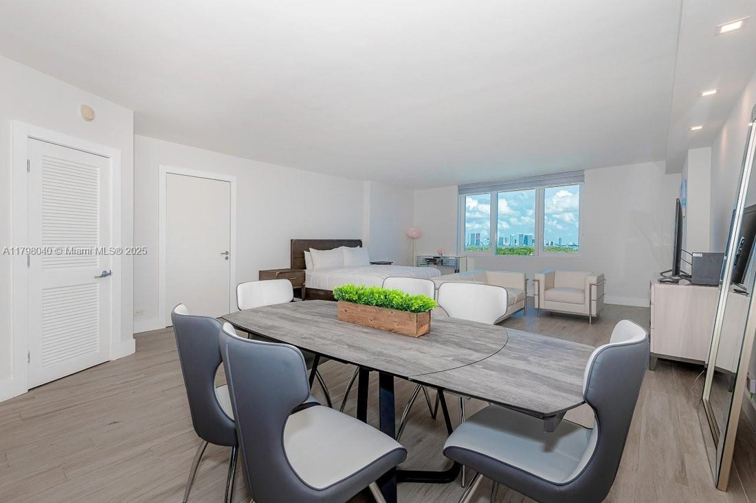 Condo in Miami Beach, Florida, United States 2 - 17202498