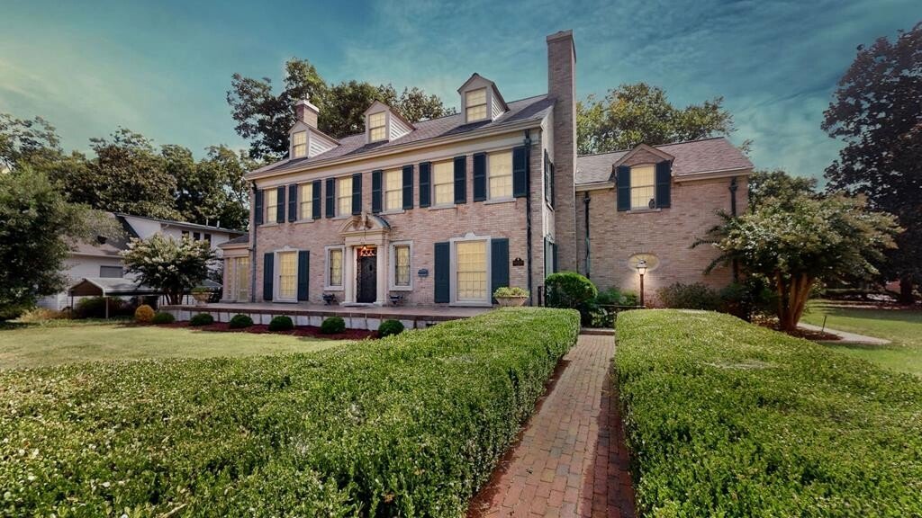 House in Paris, Tennessee, United States 1 - 17200473