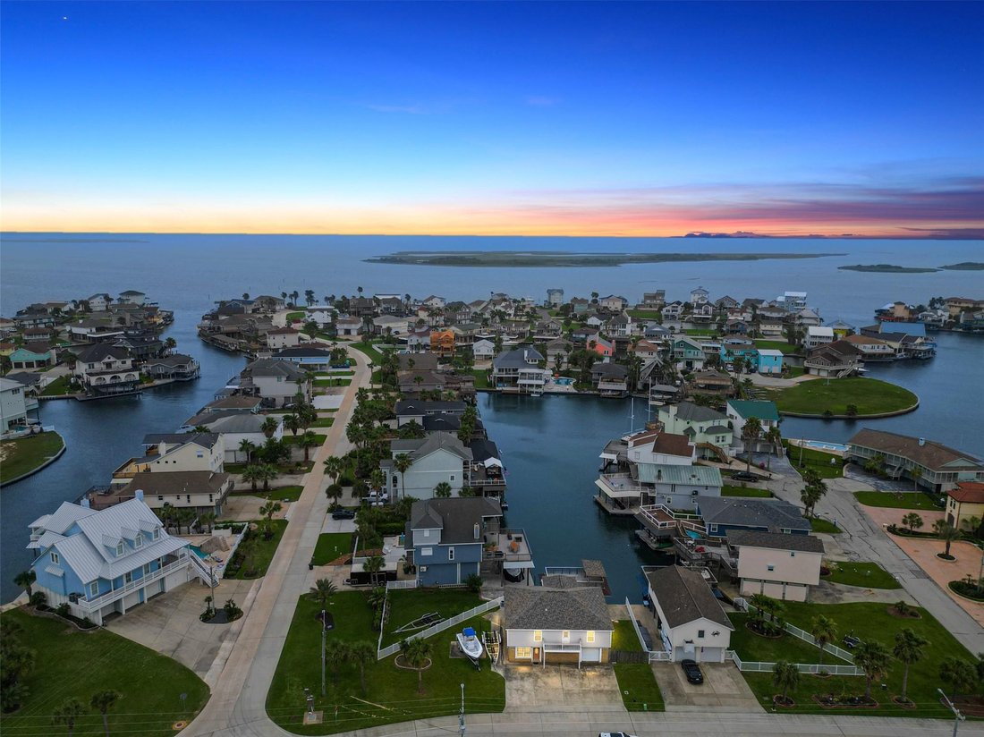 House in Galveston, Texas, United States 3 - 17207071