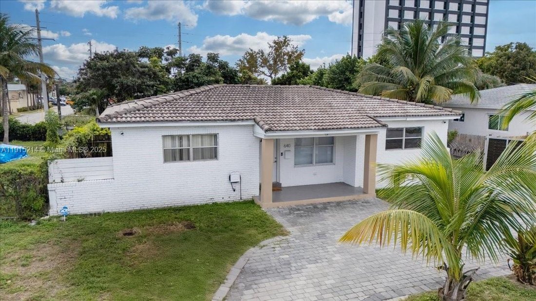 House in Miami, Florida, United States 1 - 17202500