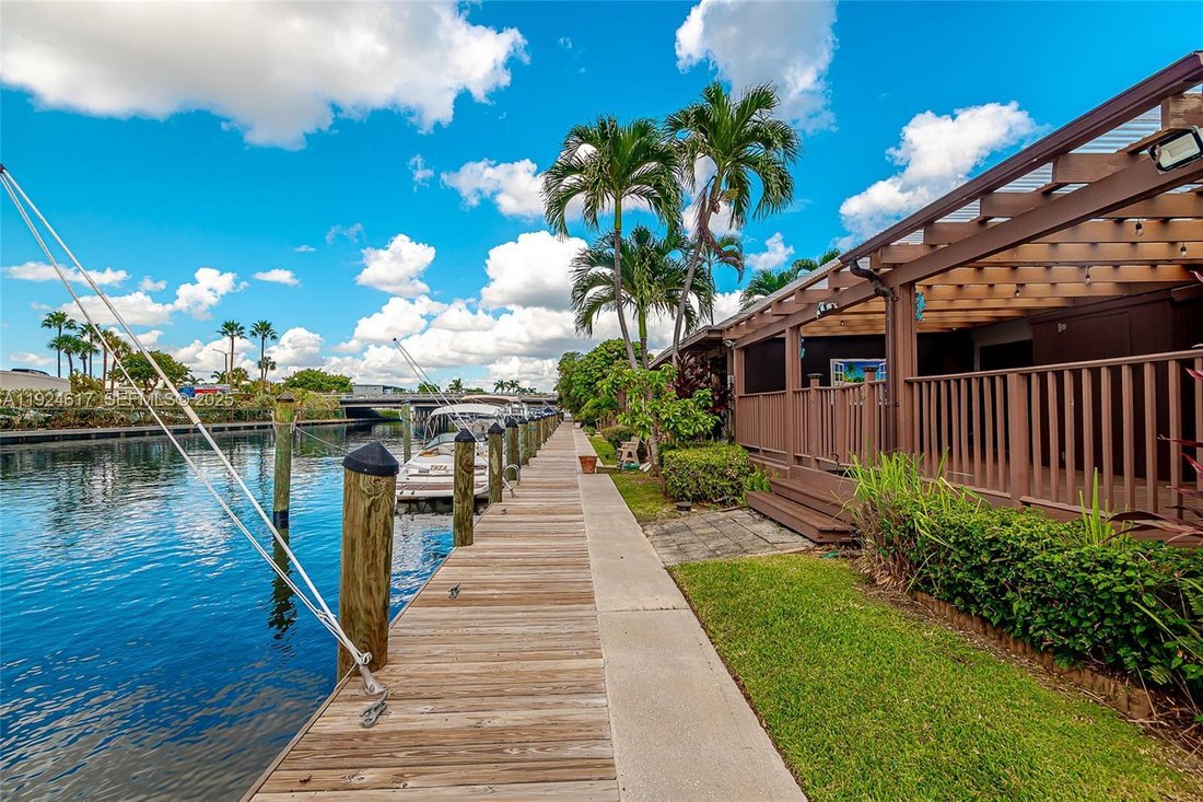 House in Hallandale Beach, Florida, United States 1 - 17205299